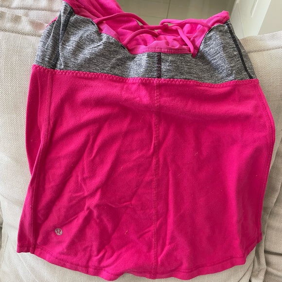 Lulu lemon top. - Picture 3 of 4